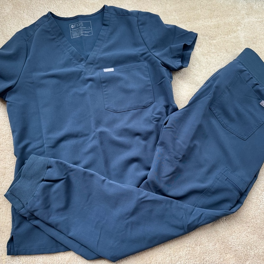 EUC Figs Navy blue scrub set- small